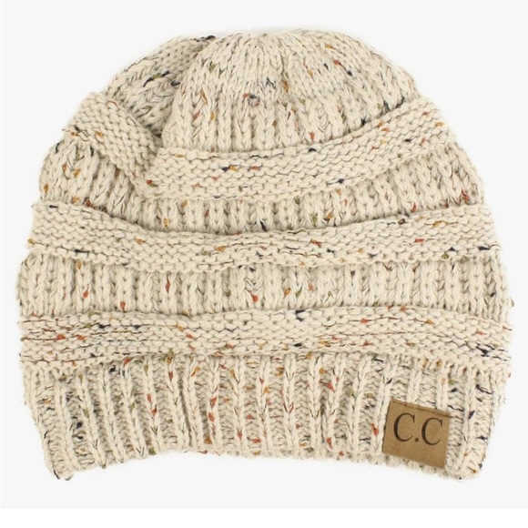 CC chunky sweater beanie with ponytail opening - Picture 2 of 4